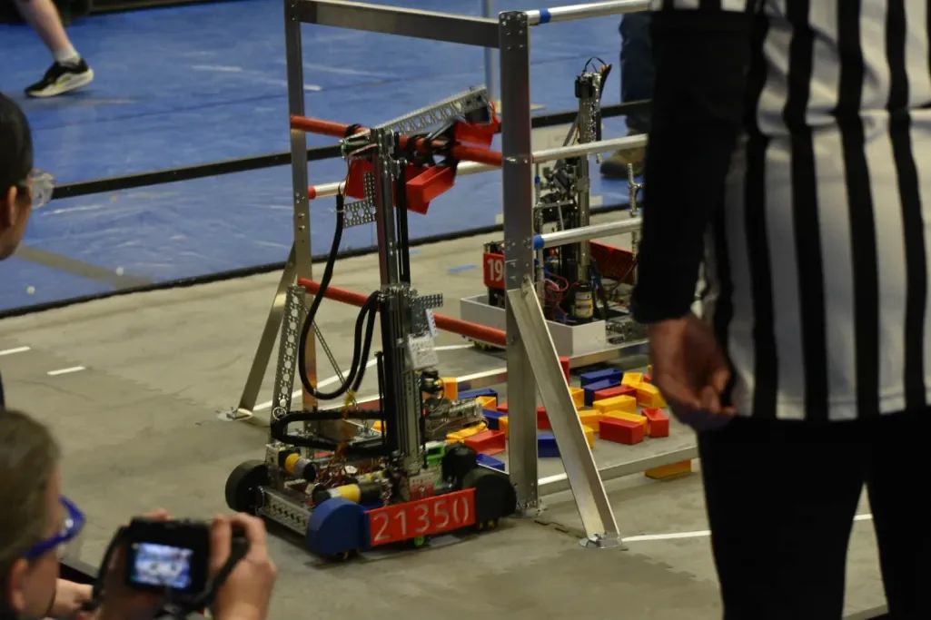 Team Rocket's INTO THE DEEP robot on the competition field